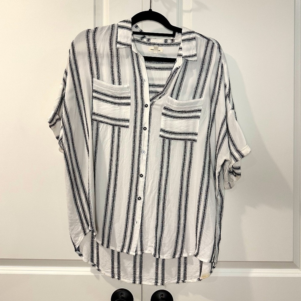 Black and white button down shirt size M